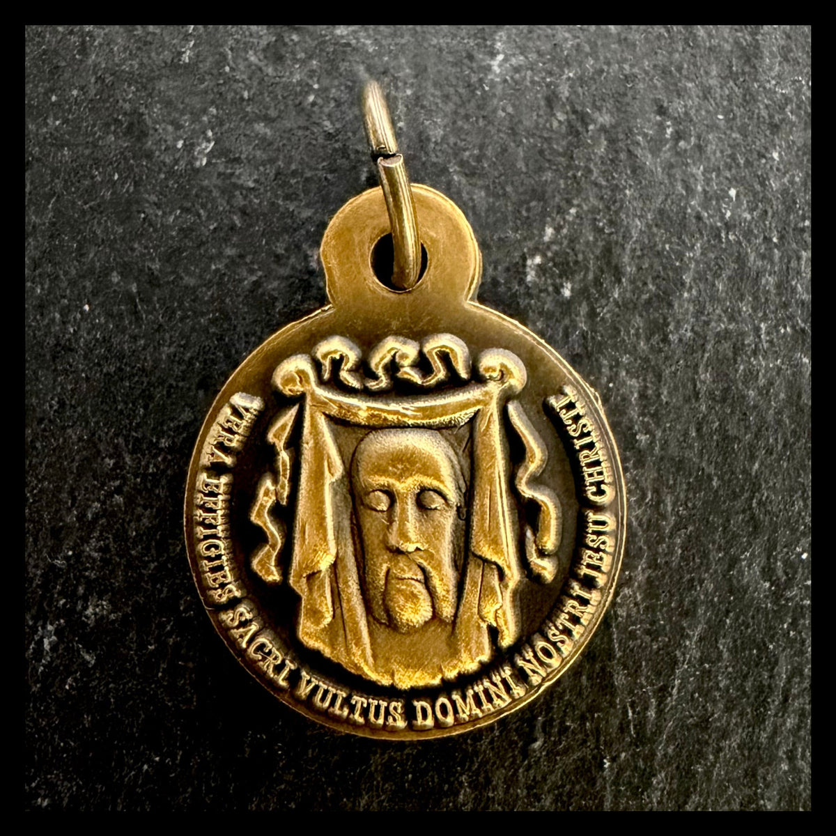 Holy Face Medal (Veil of Veronica) w/ Pieta: 5/8" ALLOY- Antique Gold